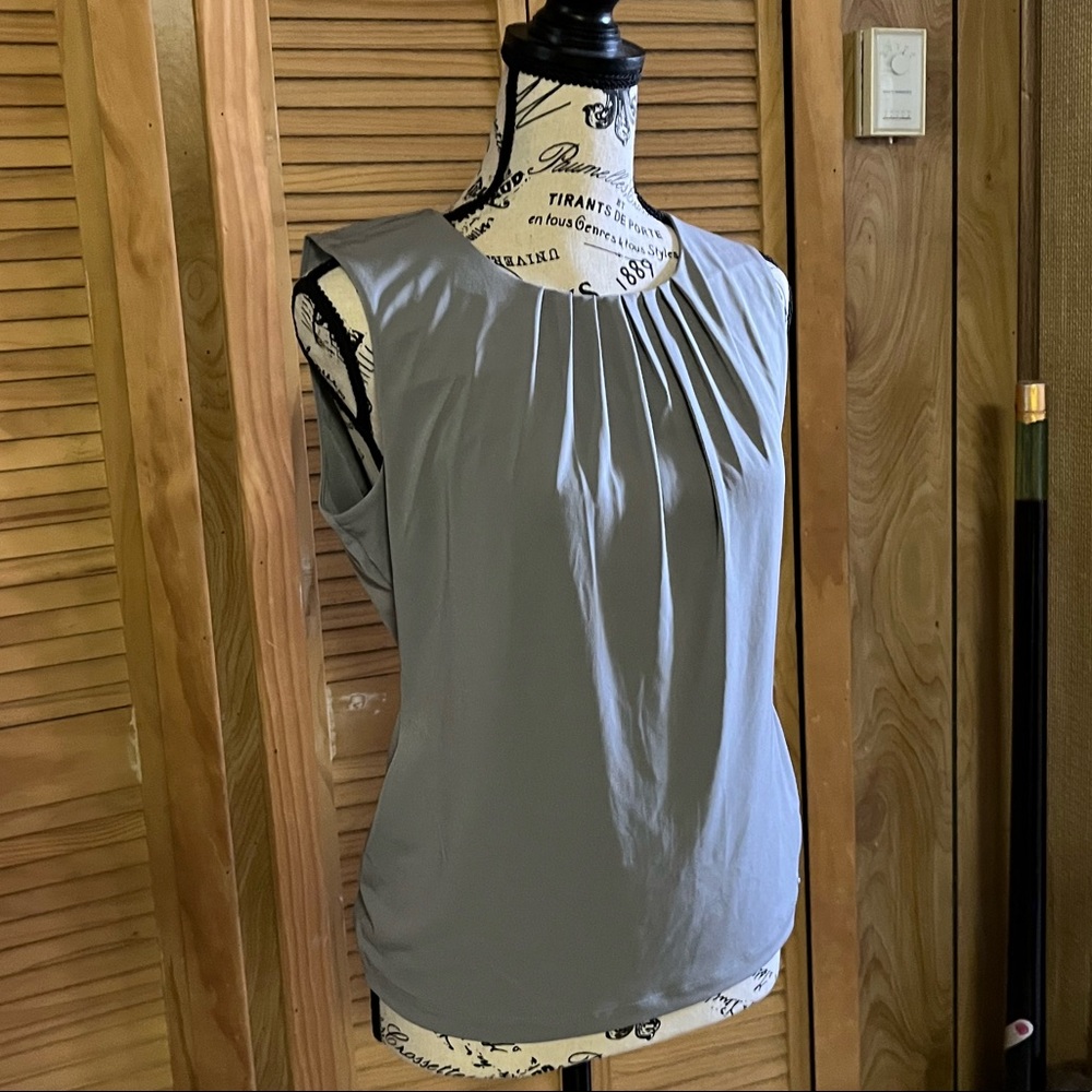 Calvin Klein, M, Gray, Sleeveless, Pleated around neckline